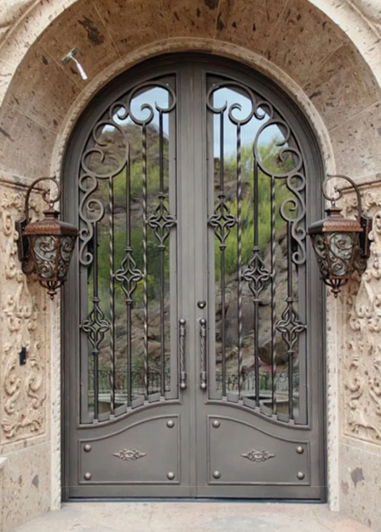 ديكورات ابواب حديد .. لمسة أنيقة وفنية