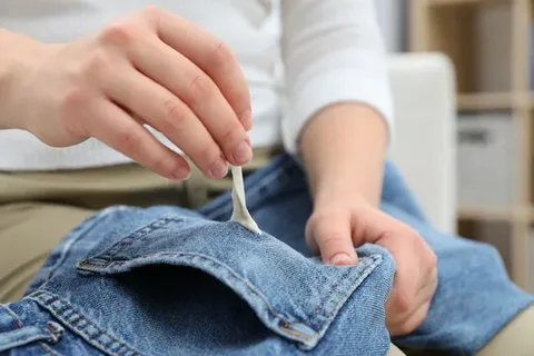 طريقة إزالة اللبان من الملابس بمعجون الأسنان