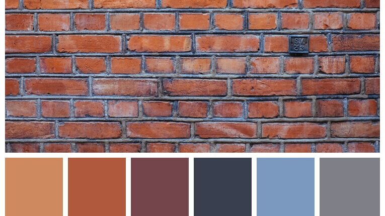 الألوان التي تتناسب مع اللون القرميدي