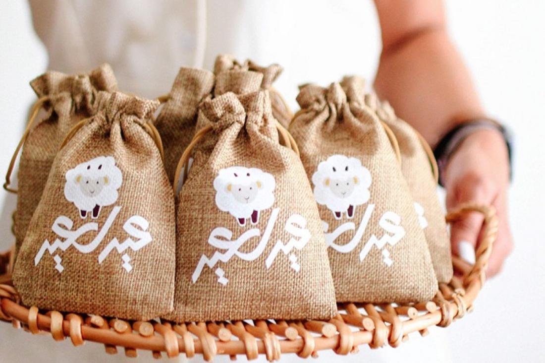 اختيار هدايا العيد للأطفال يعد فناً له تأثير كبير على سعادتهم ونموهم. من خلال فهم اهتماماتهم، واختيار الهدايا المناسبة لكل عمر، ومراعاة الجوانب التعليمية والترفيهية، يمكن للوالدين والأقارب جعل العيد تجربة ممتعة ومليئة بالبهجة للأطفال. الهدايا ليست مجرد أشياء مادية، بل هي فرصة لتعليم القيم، تنمية المهارات، وخلق ذكريات تدوم طوال العمر.