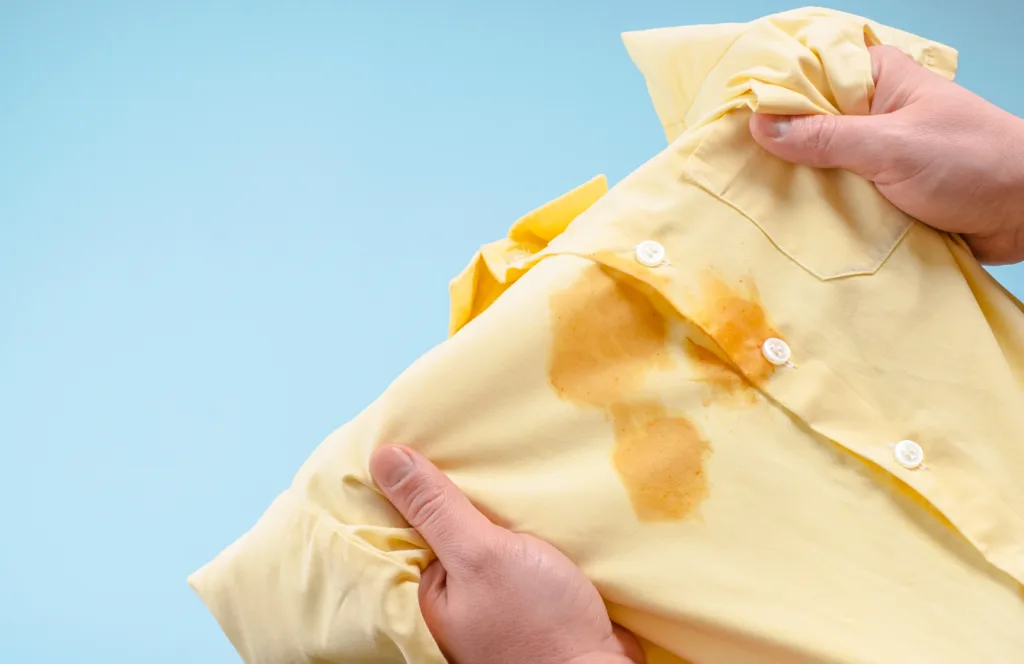 كيفية إزالة الزيت من الملابس