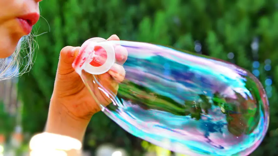 طريقة عمل فقاعات الصابون